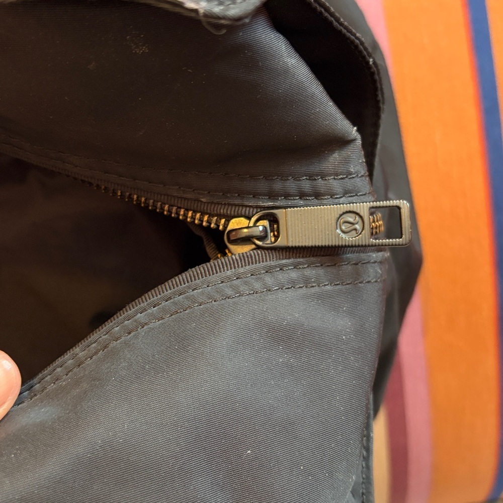 Lululemon Go getter duffle bag - Picture 10 of 14